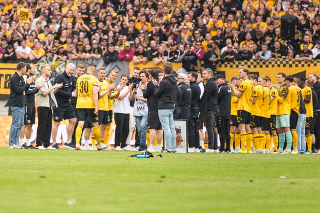17.05.2026, xomx, Fussball 2.Bundesliga, Dynamo Dresden - Holstein Kiel v.l. Das Spiel ist aus und vorbei. Jubel bei der SGD. Verabschiedung Stefan Kutschke (Dynamo Dresden) (DFL DFB REGULATIONS PROHIBIT ANY USE OF PHOTOGRAPHS as IMAGE SEQUENCES and or QUASI-VIDEO) Dresden
