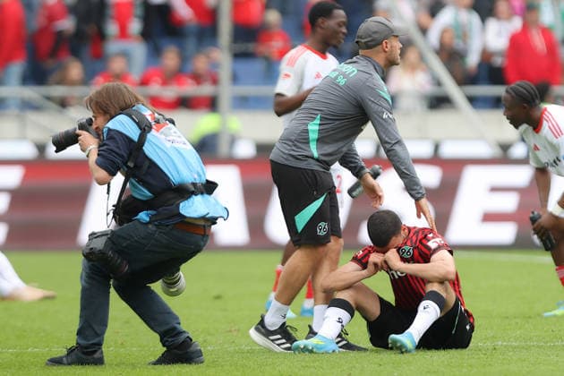 17.05.2026, xtgx, Fussball 2.Bundesliga, Hannover 96 - 1.FC Nürnberg v.l. Waniss Taibi (Hannover 96) Enttäuscht, traurig, frustriert, ratlos, (DFL DFB REGULATIONS PROHIBIT ANY USE OF PHOTOGRAPHS as IMAGE SEQUENCES and or QUASI-VIDEO) Hannover