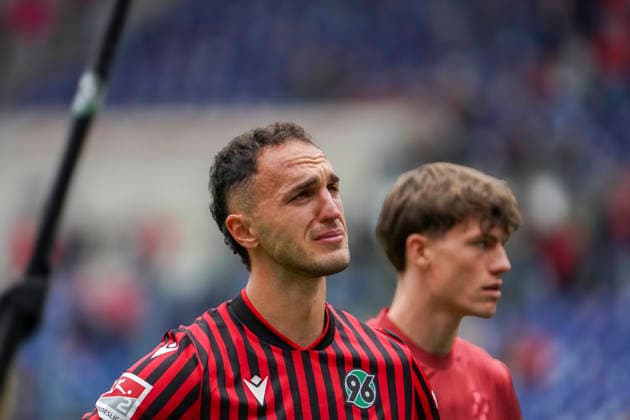Deutschland: Fussball 2.Bundesliga 2025 2026, 34. Spieltag - Hannover 96 vs 1. FC Nürnberg - Heinz von Heiden Arena Stadion (Hannover): Portraitfoto, Portrait, Einzelaufnahme, Porträt Virgil GhiÅ£Äƒ Virgil Ghita (Hannover 96, 5) Mimik, Gesichtsausdruck, Emotion Hannover
