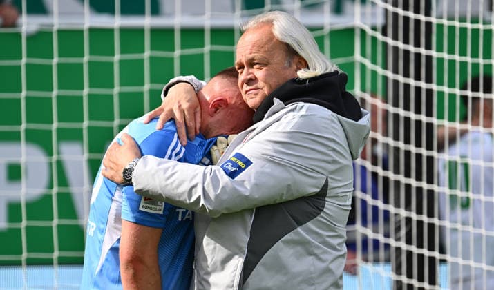 Sport Bilder des Tages 17.05.2026 - Fussball - Saison 2025 2026 - 2. Fussball - Bundesliga - 34. Spieltag: SpVgg Greuther Fürth ( Kleeblatt ) - Fortuna Düsseldorf - Sportfoto Zink - xwoxzix - DFL regulations prohibit any use of photographs as image sequences and or quasi-video - only for editorial use - Florian Kastenmeier (33, Fortuna Düsseldorf F95 ) enttäuscht Enttäuschung nach Spielende - Abstieg Absteiger *** 17 05 2026 Soccer Season 2025 2026 2 Soccer Bundesliga 34 Matchday SpVgg Greuther Fürth Kleeblatt Fortuna Düsseldorf Sportfoto Zink xwoxzix DFL regulations prohibit any use of photographs as image sequences and or quasi video only for editorial use Florian Kastenmeier 33, Fortuna Düsseldorf F95 disappointed Disappointment after the end of the match Relegation Relegation