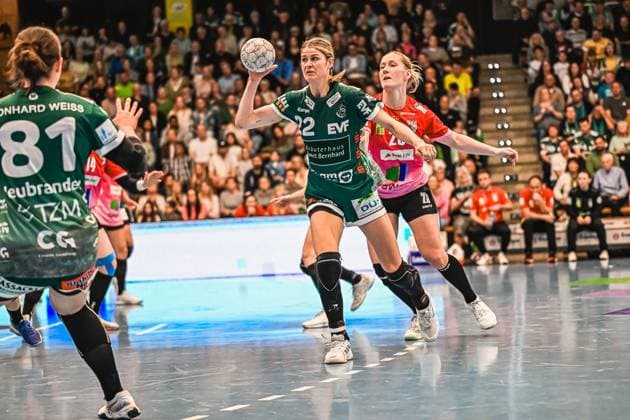 Szene mit Sina Ehmann (22; Frisch auf Göppingen Frauen) und Cara Reuthal (26; SV Halle-Neustadt) Szene mit Sina Ehmann (22; Frisch auf Göppingen Frauen) und Cara Reuthal (26; SV Halle-Neustadt)