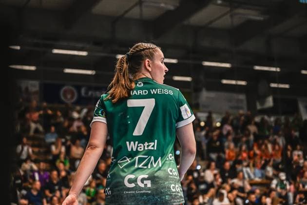 Szene mit Lea Watzl (7; Frisch auf Göppingen Frauen) von hinten in der EWS Arena Szene mit Lea Watzl (7; Frisch auf Göppingen Frauen) in der EWS Arena
