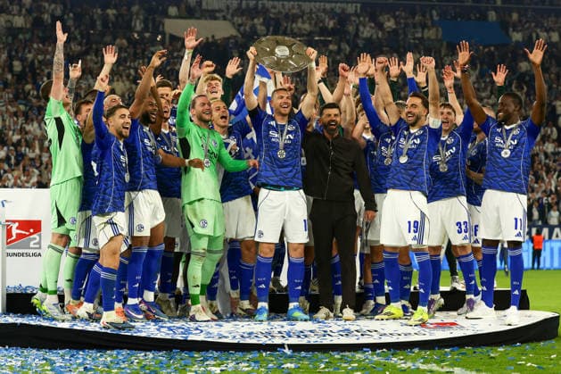 Gelsenkirchen, Germany, 17.05.26, Jubel bei den Schalker Spielern während des Spiels der 2. Bundesliga zwischen FC Schalke 04 - Eintracht Braunschweig in der Veltins Arena in Gelsenkirchen. (Photo by Joachim Bywaletz) DFB DFL REGULATIONS PROHIBIT ANY USE OF PHOTOGRAPHS AS IMAGE SEQUENCES AND OR QUASI-VIDEO. Copyright: JoachimxBywaletz xJB-Sportfoto