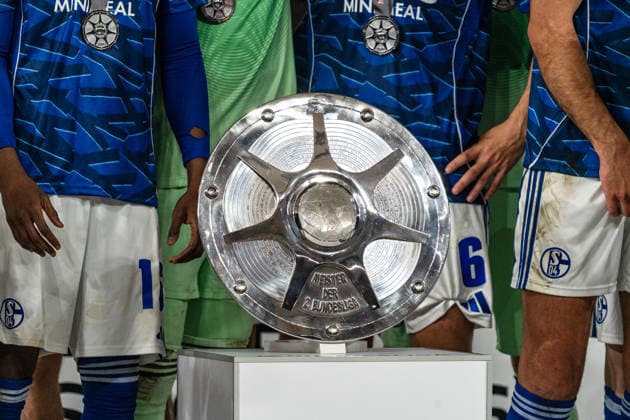 Deutschland: 2. Bundesliga 2025 2026, 34. Spieltag - FC Schalke 04 vs. Eintracht Braunschweig - 17.05.2026 - Veltins-Arena (Gelsenkirchen, Nordrhein-Westfalen) Meisterschale der 2. Bundesliga Trophäe
