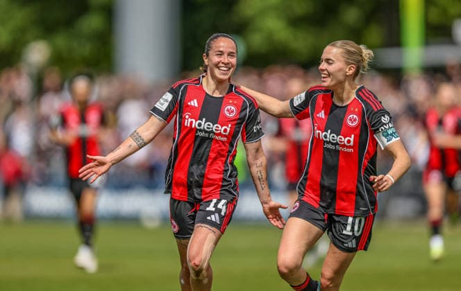 GER, Frankfurt, Eintracht Frankfurt vs Union Berlin, Google Pixel Bundesliga, Fussball, DFB, Spielzeit 2025 2026, Stadion am Brentanobad, 26. Spieltag im Bild v.l.: Geraldine Reuteler (Eintracht Frankfurt Frauen 14) erzielt das Tor zum 4:2, Tor, Jubel und Freude, Emotionen mit Laura Freigang (Eintracht Frankfurt Frauen 10) DFB DFL REGULATIONS PROHIBIT ANY USE OF PHOTOGRAPHS AS IMAGE SEQUENCES AND OR QUASI-VIDEO, 17.05.2026 Copyright: HMBxMedia HendrikxHamelau