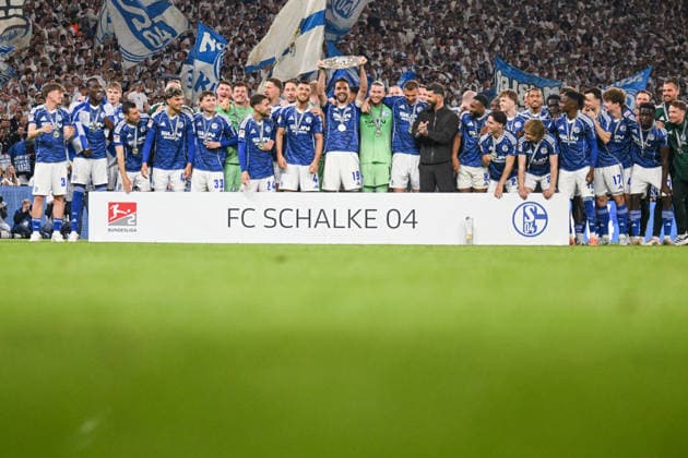 17.05.2026, Fussball, 2. Bundesliga, Saison 2025 2026, 34. Spieltag, FC Schalke 04 - Eintracht Braunschweig, Meisterfeier FC Schalke 04 2. Bundesliga, Kenan Karaman (FC Schalke 04) xRHR-FOTO YYx
