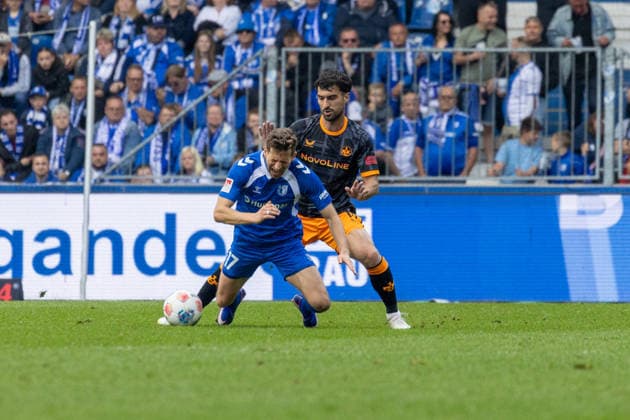 Deutschland: 2.Bundesliga, 34. Spieltag, Saison 2025 2026, 1.FC Magdeburg vs 1. FC Kaiserslautern Avnet Arena (Magdeburg) : Nollenberger Alexander (1. FC Magdeburg, 17) im Zweikampf gegen Emreli Mahir (1. FC Kaiserslautern, 10)
