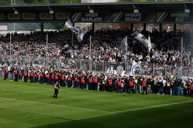 17.05.2026, xjrdrx, Fussball 2.Bundesliga, SV Elversberg - Preußen Münster v.l. Jubel, Freude über den Aufstieg in die 1. Bundesliga Fans Zuschauer (DFL DFB REGULATIONS PROHIBIT ANY USE OF PHOTOGRAPHS as IMAGE SEQUENCES and or QUASI-VIDEO) Elversberg
