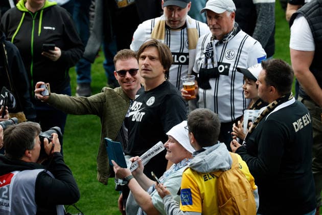 17.05.2026, xjrdrx, Fussball 2.Bundesliga, SV Elversberg - Preußen Münster v.l. Jubel, Freude über den Aufstieg in die 1. Bundesliga Trainer Vincent Wagner (SV Elversberg) (DFL DFB REGULATIONS PROHIBIT ANY USE OF PHOTOGRAPHS as IMAGE SEQUENCES and or QUASI-VIDEO) Elversberg