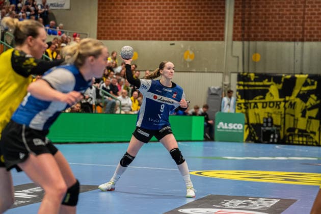 HSG Blomberg-Lippe (GER) vs. Borussia Dortmund (GER) Handball, 1. Handball Bundesliga Frauen, Finale, Spiel 1, 17.5.2026, Saision 2025 2026, Dortmund Nieke Kuehne (HSG Blomberg-Lippe, 09) beim Spielaufbau Dortmund Sporthalle Wellinghofen Deutschland