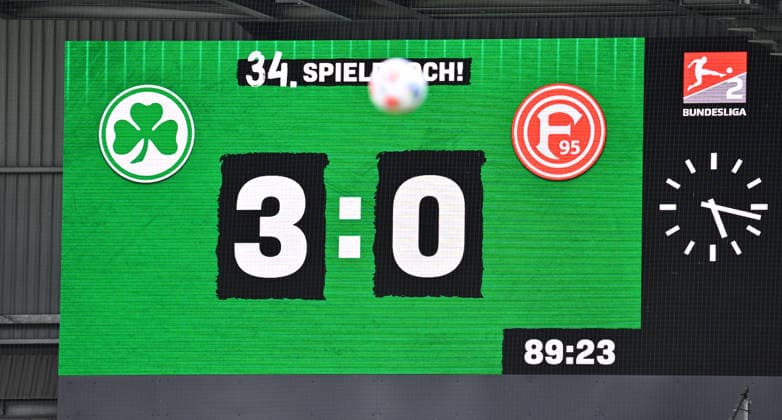 17.05.2026 - Fussball - Saison 2025 2026 - 2. Fussball - Bundesliga - 34. Spieltag: SpVgg Greuther Fürth ( Kleeblatt ) - Fortuna Düsseldorf - Sportfoto Zink - xwoxzix - DFL regulations prohibit any use of photographs as image sequences and or quasi-video - only for editorial use - Endergebnis auf Anzeigetafel