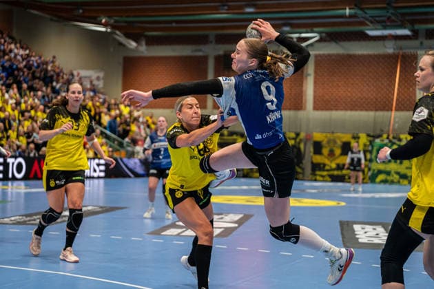 HSG Blomberg-Lippe (GER) vs. Borussia Dortmund (GER) Handball, 1. Handball Bundesliga Frauen, Finale, Spiel 1, 17.5.2026, Saision 2025 2026, Dortmund Nieke Kuehne (HSG Blomberg-Lippe, 09) im Torwurf gegen Dana Bleckmann (Borussia Dortmund, 66) Dortmund Sporthalle Wellinghofen Deutschland