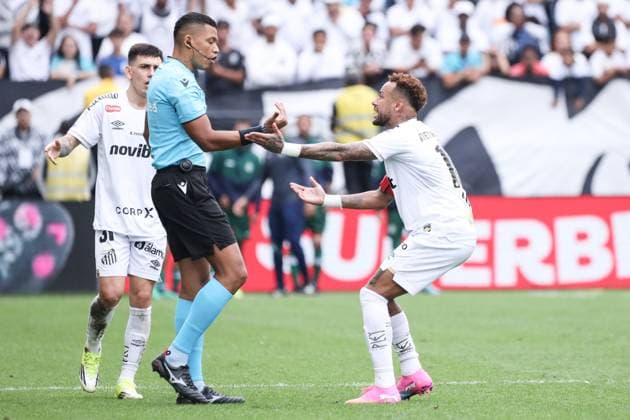 Santos and Coritiba in the Brazilian Championship Referee makes a substitution mistake and Neymar of Santos leaves the field outraged during the match against Coritiba for the 16th round of the Brazilian Championship, at Neo Quimica Arena, east zone of Sao Paulo, this Sunday, May 17, 2026. Sao Paulo Sao Paulo Brasil Copyright: xMarinaxUezimax