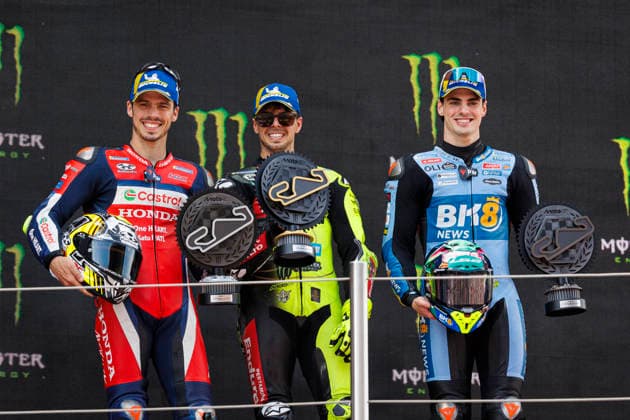Sport Bilder des Tages RECORD DATE NOT STATED 17th May 2026; Circuit de Barcelona, Barcelona, Catalonia, Spain; 2026 MotoGP of Catalunya Race Day; podium ceremony, (L-R) 2nd place Joan Mir of the Honda Hrc Castrol team, winner Fabio Di Giannantonio of the Pertamina Enduro Vr46 Racing Team and Fermin Aldeguer of the Bk8 Gresini Racing Motogp team PabloxGuillen