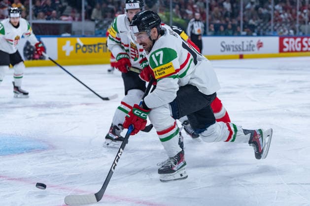 ZURICH, SWITZERLAND - MAY 17: Roland Kiss (Hungary, 17) in a duel for the puck during the Preliminary Round - Group A Match 13 between Austria and Hungary at the IIHF Ice hockey, Eishockey World Championship, WM, Weltmeisterschaft 2026, Swiss Life Arena on May 17, 2026 in Zurich, Switzerland. Zurich Switzerland Copyright: xTimoxSteinx