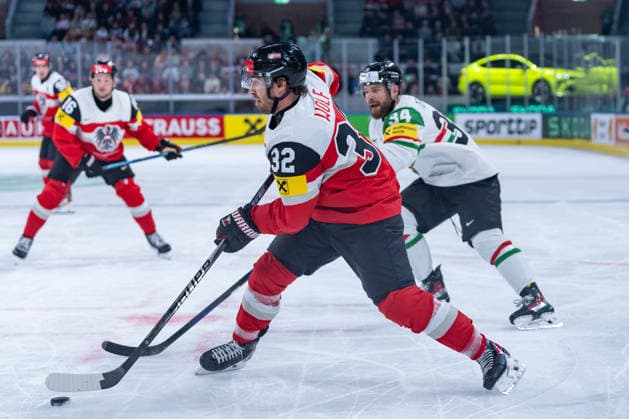 ZURICH, SWITZERLAND - MAY 17: Bernd Wolf (Austria, 32) in a duel against Istvan Terbocs (Hungary, 34) during the Preliminary Round - Group A Match 13 between Austria and Hungary at the IIHF Ice hockey, Eishockey World Championship, WM, Weltmeisterschaft 2026, Swiss Life Arena on May 17, 2026 in Zurich, Switzerland. Zurich Switzerland Copyright: xTimoxSteinx