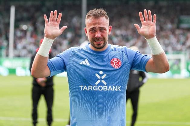 Florian Kastenmeier 33 (Fortuna Duesseldorf) weinend bei den Fans, nach dem Abstieg, Niedergeschlagenheit, Enttaeuschung, SpVgg Greuther Fuerth vs. Fortuna Duesseldorf, Fussball, Maenner, 2. Bundesliga, DFL, Saison 2025 2026, 34. Spieltag, Rueckrunde, 17.05.2026 DFB regulations prohibit any use of photographs as image sequences and or quasi-video Fuerth Bayern Deutschland