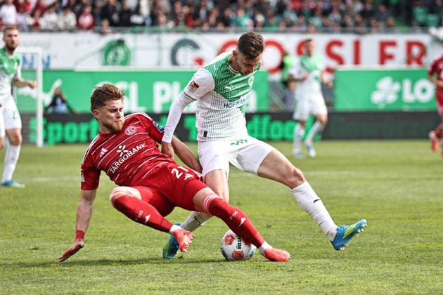 Tim Rossmann, Fortuna, und Branimir Hrgota, Fürth, im Rückrundenspiel der Saison 2025 2026 zwischen SpVgg Greuther Fürth und Fortuna Düsseldorf (3:0) in Fürth; 17 05 2026; -