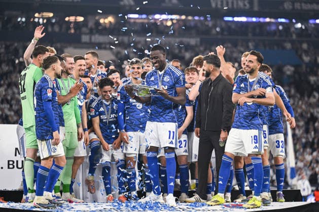 17.05.2026, Fussball, 2. Bundesliga, Saison 2025 2026, 34. Spieltag, FC Schalke 04 - Eintracht Braunschweig, Meisterfeier FC Schalke 04 2. Bundesliga, Bryan Lasme (FC Schalke 04) xRHR-FOTO YYx