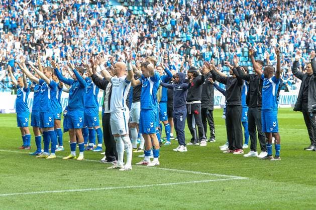 17.05.2026, xgox, Fussball - 2.Bundesliga 1.FC Magdeburg - 1.FC Kaiserslautern emspor, v.l. Magdeburgs Spieler bedanken sich bei den Fans (DFL DFB REGULATIONS PROHIBIT ANY USE OF PHOTOGRAPHS as IMAGE SEQUENCES and or QUASI-VIDEO) Magdeburg
