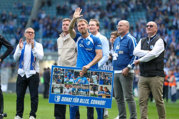 17.05.2026, xgox, Fussball - 2.Bundesliga 1.FC Magdeburg - 1.FC Kaiserslautern emspor, v.l. Connor Krempicki (Magdeburg, 13) verlässt den Club, verabschiedet, Verabschiedung (DFL DFB REGULATIONS PROHIBIT ANY USE OF PHOTOGRAPHS as IMAGE SEQUENCES and or QUASI-VIDEO) Magdeburg