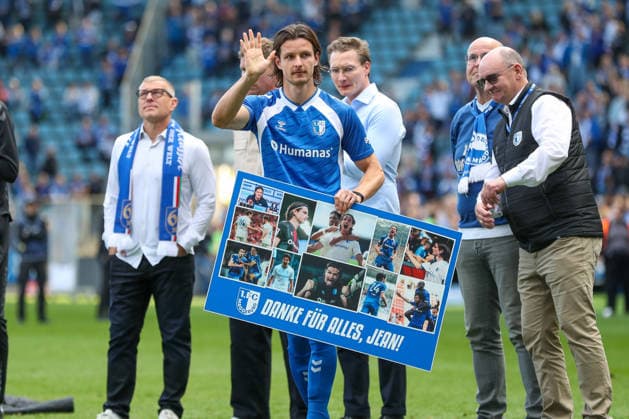 17.05.2026, xgox, Fussball - 2.Bundesliga 1.FC Magdeburg - 1.FC Kaiserslautern emspor, v.l. Jean Hugonet (Magdeburg, 24) verlässt den Club, verabschiedet, Verabschiedung (DFL DFB REGULATIONS PROHIBIT ANY USE OF PHOTOGRAPHS as IMAGE SEQUENCES and or QUASI-VIDEO) Magdeburg