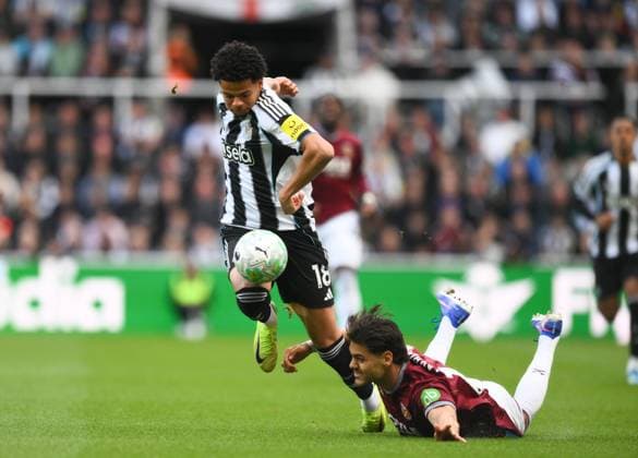 William Osula of Newcastle United fends off Konstantinos Mavropanos of West Ham United Newcastle United v West Ham United, Premier League, Football, St James Park, Newcastle, UK - 17 May 2026Newcastle St James Park United Kingdom EDITORIAL USE ONLY No use with unauthorised audio, video, data, fixture lists, club league logos or live services. Online in-match use limited to 120 images, no video emulation. No use in betting, games or single club league player publications. Copyright: xRichardxLee Shutterstockx 16877466z