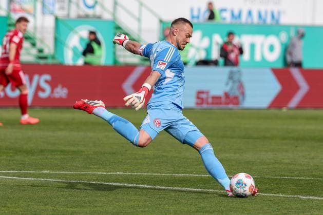 Florian Kastenmeier 33 (Fortuna Duesseldorf) in Aktion, SpVgg Greuther Fuerth vs. Fortuna Duesseldorf, Fussball, Maenner, 2. Bundesliga, DFL, Saison 2025 2026, 34. Spieltag, Rueckrunde, 17.05.2026 DFB regulations prohibit any use of photographs as image sequences and or quasi-video Fuerth Bayern Deutschland