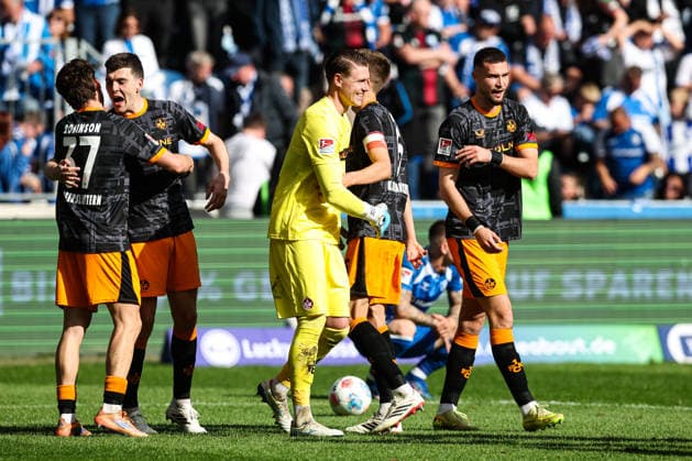 Torwart Julian Krahl (1. FC Kaiserslautern,1) nach Spielende - 2. Fußball Bundesliga Saison 2025-2026 1. FC Magdeburg vs. 1. FC Kaiserslautern in der Avnet Arena in Magdeburg - Aktion,Fußball,Mann,Männer,Deutschland,17.05.2026