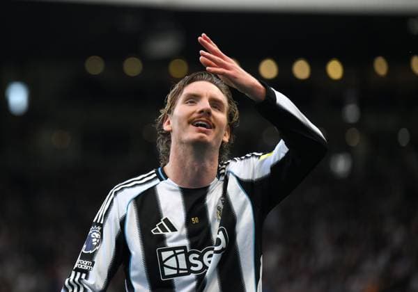 Sport Bilder des Tages Nick Woltemade of Newcastle United celebrates scoring their first goal Newcastle United v West Ham United, Premier League, Football, St James Park, Newcastle, UK - 17 May 2026Newcastle St James Park United Kingdom EDITORIAL USE ONLY No use with unauthorised audio, video, data, fixture lists, club league logos or live services. Online in-match use limited to 120 images, no video emulation. No use in betting, games or single club league player publications.  Copyright: xRichardxLee Shutterstockx 16877466ad