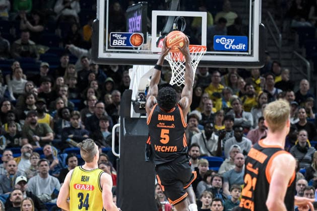 17.05.2026, xlakx, Basketball easyCredit BBL Bundesliga Playoffs, Alba Berlin - SC Rasta Vechta v.l. TJ Bamba (Rasta Vechta) Korbwurf Berlin