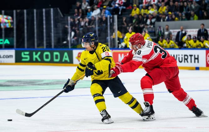 260517 AndrÃ Petersson of Sweden and Morten Poulsen of Denmark during the 2026 IIHF Ice hockey, Eishockey World Championship, WM, Weltmeisterschaft match between Denmark and Sweden on May 17, 2026 in Fribourg. Photo: Jesper Zerman BILDBYRAN kod JZ JZ0716 ishockey ice hockey ishockey-vm 2026 vm 2026 iihf world championship danmark denmark sverige sweden bbeng Copyright: JESPERxZERMAN BB260517JZ066