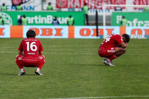 Santoshi Tanaka 16 (Fortuna Duesseldorf) und Elias Egouli 44 (Fortuna Duesseldorf) sind enttaeuscht ueber den Abstieg, SpVgg Greuther Fuerth vs. Fortuna Duesseldorf, Fussball, Maenner, 2. Bundesliga, DFL, Saison 2025 2026, 34. Spieltag, Rueckrunde, 17.05.2026 DFB regulations prohibit any use of photographs as image sequences and or quasi-video Fuerth Bayern Deutschland