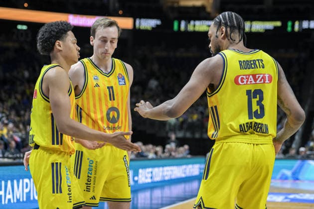 17.05.2026, xlakx, Basketball easyCredit BBL Bundesliga Playoffs, Alba Berlin - SC Rasta Vechta v.l. Jack Kayil (Alba Berlin), Moses Wood (Alba Berlin), Jwan Roberts (Alba Berlin) Jubel Berlin