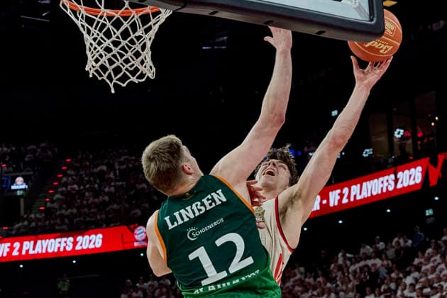 Deutsche Basketball Bundesliga (BBL), FC Bayern München Basketball vs VET-CONCEPT GLADIATORS Trier, München FC Bayern Basketball, Trier VET-CONCEPT GLADIATORS, 2026-05-17 in München (SAP Garden) JESSUP Justinian (FC Bayern München Basketball Shooting Guard (SG) Nr10-FCBB10), LINSSEN Marten (VET-CONCEPT GLADIATORS TRIER Center (C) Nr12-TRI12) sportworld München SAP Garden Bayern Deutschland