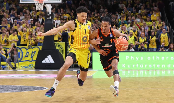 Jack Kayil, Alonzo Verge am Ball Zweikampf Spielszene Aktion Basketball BBL Bundesliga Herren Play Off Viertelfinale Saison 2025 2026 17.05.2026 ALBA Berlin vs SC Rasta Vechta