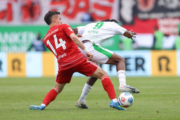 Sotiris Alexandropoulos (Fortuna Düsseldorf) und Noel Futkeu (SpVgg Greuther Fürth) im Zweikampf waehrend des Spiels der 2. Bundesliga zwischen SpVgg Greuther Fürth und Fortuna Düsseldorf, Sportpark Ronhof Thomas Sommer am 17. May 2026 in Fürth, Deutschland. (Foto von Oliver Kaelke DeFodi Images) +++ Sotiris Alexandropoulos (Fortuna Düsseldorf) und Noel Futkeu (SpVgg Greuther Fürth) battle for the ball during the 2. Bundesliga match between SpVgg Greuther Fürth and Fortuna Düsseldorf at Sportpark Ronhof Thomas Sommer on May 17, 2026 in Fürth, Germany. (Photo by Oliver Kaelke DeFodi Images) (Photo by Oliver Kaelke DeFodi Images) -