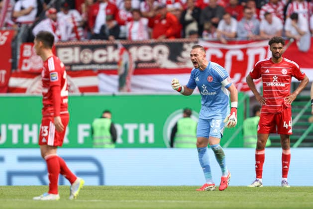 Torwart Florian Kastenmeier (Fortuna Düsseldorf) gestikuliert, Gestik waehrend des Spiels der 2. Bundesliga zwischen SpVgg Greuther Fürth und Fortuna Düsseldorf, Sportpark Ronhof Thomas Sommer am 17. May 2026 in Fürth, Deutschland. (Foto von Oliver Kaelke DeFodi Images) +++ Torwart Florian Kastenmeier (Fortuna Düsseldorf) gestures during the 2. Bundesliga match between SpVgg Greuther Fürth and Fortuna Düsseldorf at Sportpark Ronhof Thomas Sommer on May 17, 2026 in Fürth, Germany. (Photo by Oliver Kaelke DeFodi Images) (Photo by Oliver Kaelke DeFodi Images) -