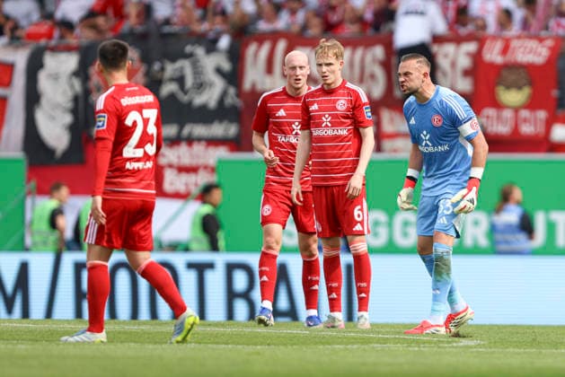 Torwart Florian Kastenmeier (Fortuna Düsseldorf) gestikuliert, Gestik waehrend des Spiels der 2. Bundesliga zwischen SpVgg Greuther Fürth und Fortuna Düsseldorf, Sportpark Ronhof Thomas Sommer am 17. May 2026 in Fürth, Deutschland. (Foto von Oliver Kaelke DeFodi Images) +++ Torwart Florian Kastenmeier (Fortuna Düsseldorf) gestures during the 2. Bundesliga match between SpVgg Greuther Fürth and Fortuna Düsseldorf at Sportpark Ronhof Thomas Sommer on May 17, 2026 in Fürth, Germany. (Photo by Oliver Kaelke DeFodi Images) (Photo by Oliver Kaelke DeFodi Images) -