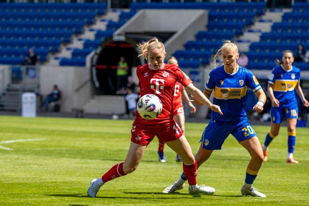 Google Pixel Frauen-Bundesliga: FC Carl Zeiss Jena vs. 1. FC Köln; Jena; 17.05.2026 Pauline Bremer ( 11; 1. FC Köln) gegen Steffi Schmid ( 20; FC Carl Zeiss Jena) Google Pixel Frauen-Bundesliga: FC Carl Zeiss Jena vs. 1. FC Köln; ad hoc arena im Ernst-Abbe-Sportfeld; 17.05.2026 DFB REGULATIONS PROHIBIT ANY USE OF PHOTOGRAPHS AS IMAGE SEQUENCES AND OR QUASI-VIDEO. Copyright: xBEAUTIFULxSPORTS Duehringx