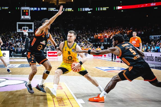 Basketball Berlin 17.05.2026 Saison 2025 2026 EasyCredit BBL 1. Bundesliga Männer, Herren Playoffs Viertelfinale Spiel 1 Alba Berlin - RASTA Vechta Martin Hermannsson (Alba Berlin, No.15)