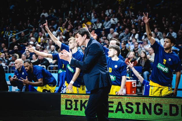 Basketball Berlin 17.05.2026 Saison 2025 2026 EasyCredit BBL 1. Bundesliga Männer, Herren Playoffs Viertelfinale Spiel 1 Alba Berlin - RASTA Vechta Jubel Pedro Calles (Alba Berlin, Trainer)