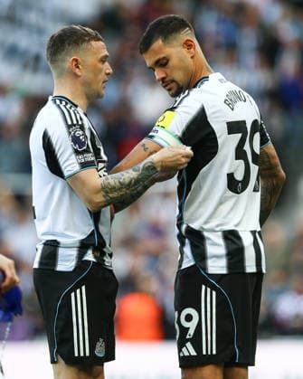 St James Park NEWCASTLE UPON TYNE, ENGLAND, MAY 17: Kieran Trippier (L) puts the Captains Armband on Bruno Guimaraes (R) of Newcastle United prior to the Premier League 2025-26 match between Newcastle United and West Ham United at St James Park on May 17, 2026 in Newcastle Upon Tyne, England. (Photo by Zach Forster Sports Press Photo) (Zach Forster Sports Press Photo SPP)  Copyright: xZachxForster SportsxPressxPhotox xSPPx spp-en-ZaFoPrPh-spp26_zachf_1705_115