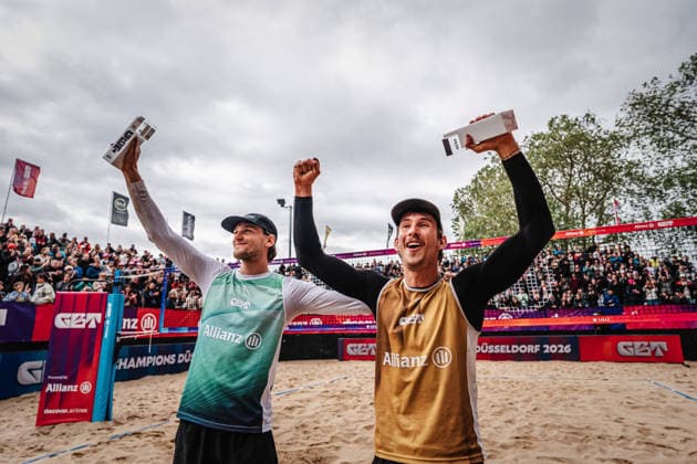Beachvolleyball Männer Allianz German Beach Tour 2026 Tourstop Düsseldorf 17.05.2026 v.l. Paul Henning und Lukas Pfretzschner gewinnen das Turnier in Düsseldorf Düsseldorf Robert-Lehr-Ufer Nordrhein-Westfalen Deutschland