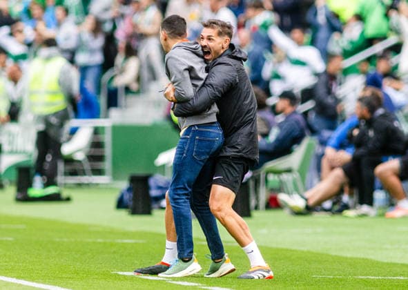 ESP: Elche v Getafe. LALIGA Players of Elche CF celebrating their first goal during the LALIGA EASPORTS match, Round 37, between Elche and Getafe played at Martinez Valero on May 17, 2026 in Elche Spain Elche Spain Football Copyright: xHugoxIzquierdox xAgenciaxLOFx