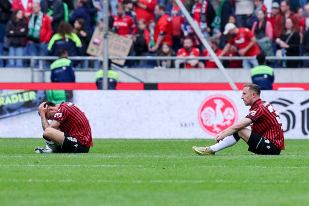 Virgil Ghita (Hannover 96) und Maurice Neubauer (Hannover 96) schauen enttaeuscht, 2. Bundesliga, Hannover 96 v 1. FC Nürnberg, Heinz von Heiden Arena am 17. May 2026 in Hannover, Deutschland. (Foto von Marco Steinbrenner DeFodi Images) Virgil Ghita (Hannover 96) und Maurice Neubauer (Hannover 96) look dejected, 2. Bundesliga, Hannover 96 v 1. FC Nürnberg, Heinz von Heiden Arena, May 17, 2026 in Hanover, Germany. (Photo by Marco Steinbrenner DeFodi Images) -