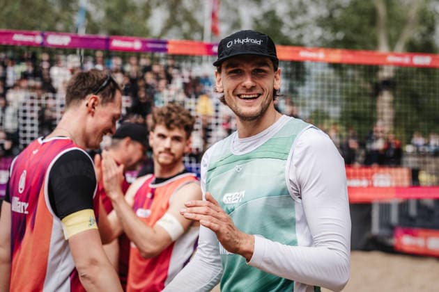 Beachvolleyball Männer Allianz German Beach Tour 2026 Tourstop Düsseldorf 17.05.2026 Paul Henning jubelt nach dem Sieg Düsseldorf Robert-Lehr-Ufer Nordrhein-Westfalen Deutschland