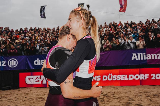 Beachvolleyball Frauen Allianz German Beach Tour 2026 Tourstop Düsseldorf 17.05.2026 v.l. Melanie Gernert und Nele Barber gewinnen das Turnier in Düsseldorf Düsseldorf Robert-Lehr-Ufer Nordrhein-Westfalen Deutschland