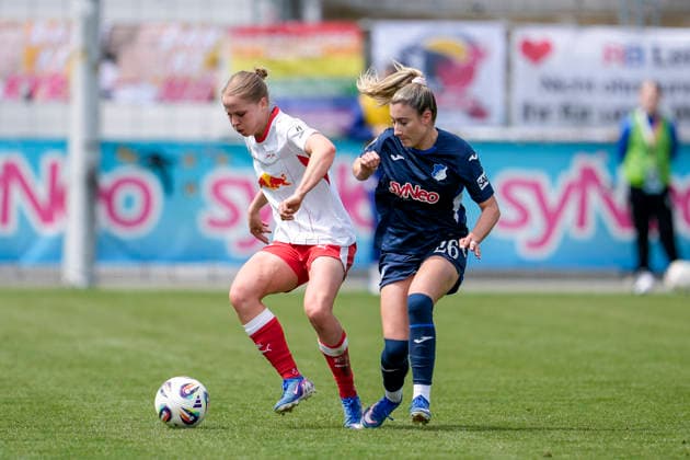 v.li.: Emilia Asgeirsdottir (RBL, 8), Janna Grimm (TSG, 26), Zweikampf, Spielszene, Duell, duel, tackle, tackling, Dynamik, Action, Aktion, 17.05.2026, Sinsheim (Hoffenheim) (Deutschland), Fussball, Google Pixel Frauen-Bundesliga, TSG 1899 Hoffenheim - RB Leipzig, DFB DFL REGULATIONS PROHIBIT ANY USE OF PHOTOGRAPHS AS IMAGE SEQUENCES AND OR QUASI-VIDEO.