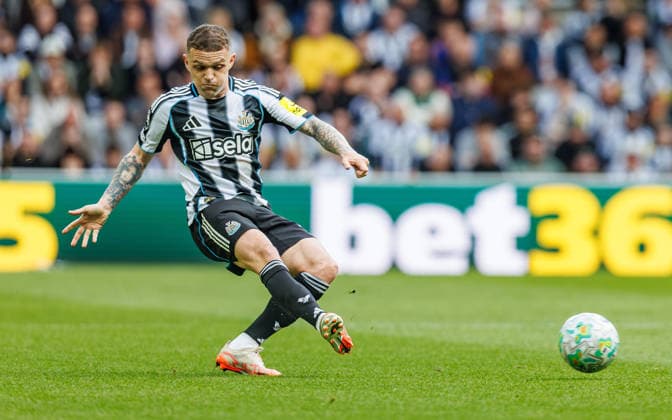 17th May 2026; St James Park, Newcastle, England; Premier League Football, Newcastle United versus West Ham United; Kieran Trippier of Newcastle United passes the ball WMxSportsxMedia
